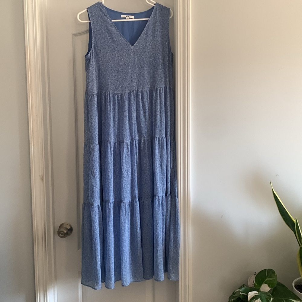 Uniqlo maxi dress floral size M v neck cottage core blue white romantic‎ summer